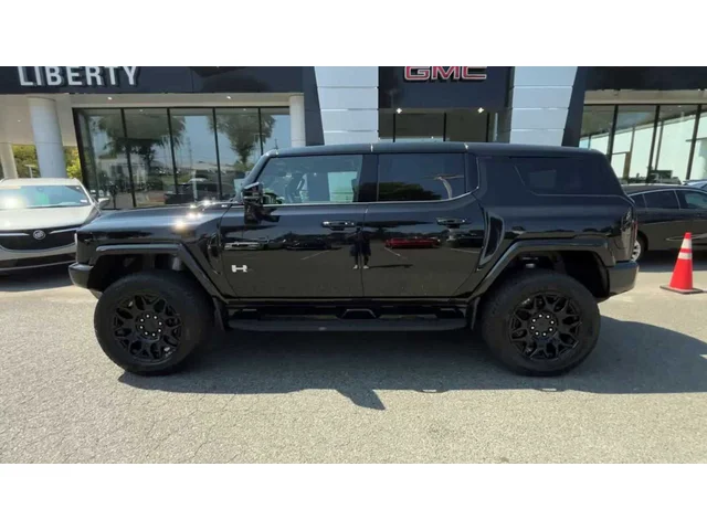 Nuevos GMC HUMMER EV SUV at Matthews in Liberty Buick GMC