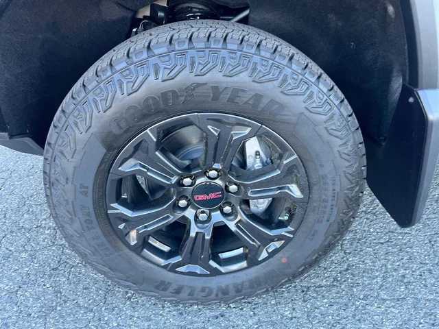 Nuevos GMC CANYON at Matthews in Liberty Buick GMC