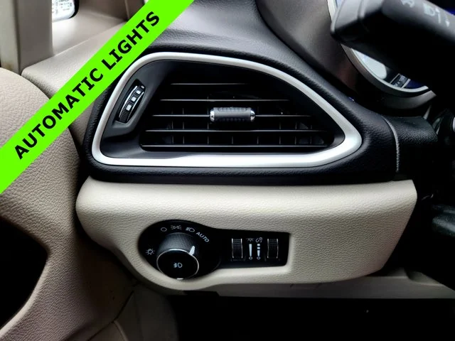 SEMINUEVOS CHRYSLER Pacifica at Columbus in Bob Caldwell Chrysler Jeep Dodge Ram