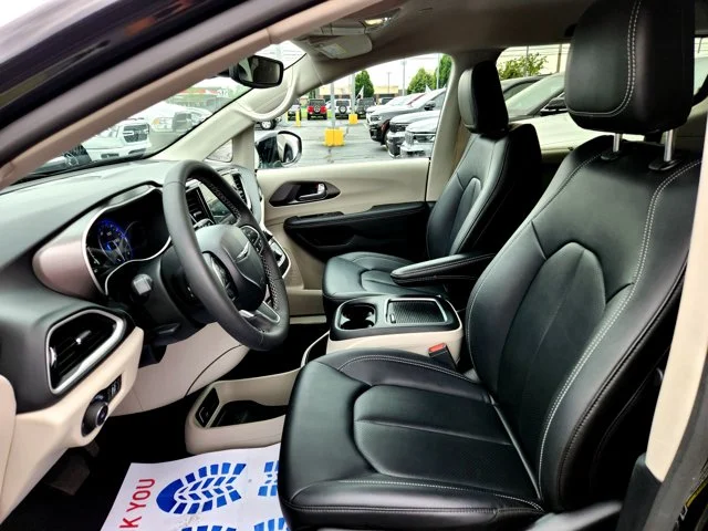 SEMINUEVOS CHRYSLER Pacifica at Columbus in Bob Caldwell Chrysler Jeep Dodge Ram