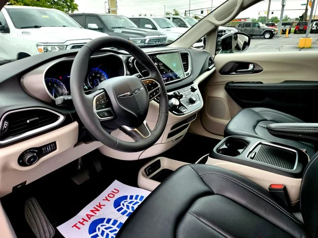 SEMINUEVOS CHRYSLER Pacifica at Columbus in Bob Caldwell Chrysler Jeep Dodge Ram