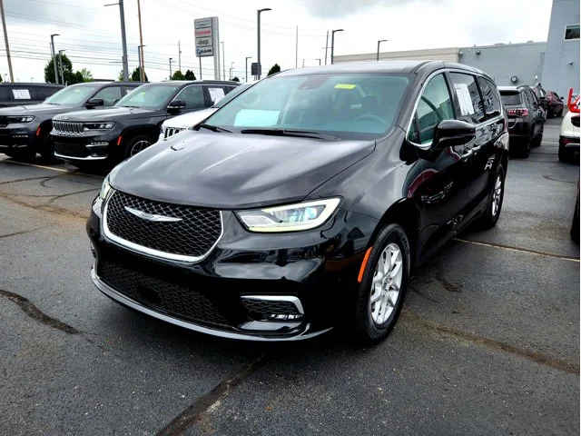 SEMINUEVOS CHRYSLER Pacifica at Columbus in Bob Caldwell Chrysler Jeep Dodge Ram