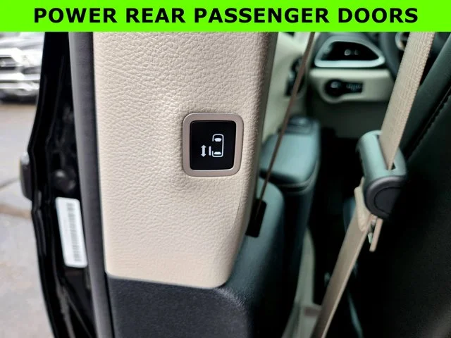SEMINUEVOS CHRYSLER Pacifica at Columbus in Bob Caldwell Chrysler Jeep Dodge Ram