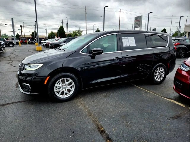 SEMINUEVOS CHRYSLER Pacifica at Columbus in Bob Caldwell Chrysler Jeep Dodge Ram