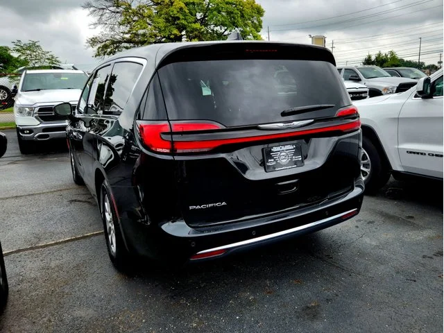 SEMINUEVOS CHRYSLER Pacifica at Columbus in Bob Caldwell Chrysler Jeep Dodge Ram