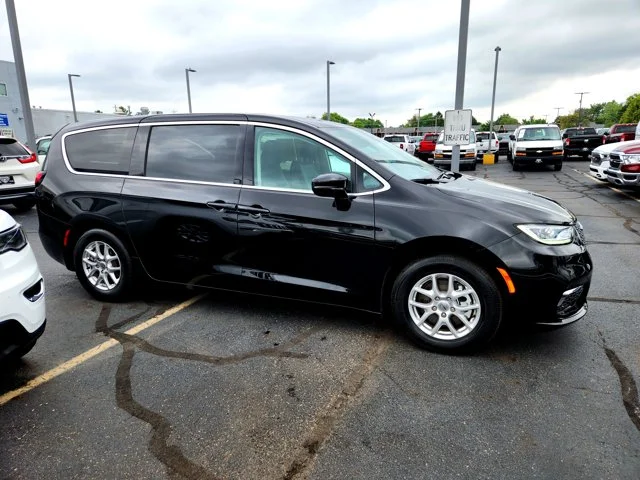 SEMINUEVOS CHRYSLER Pacifica at Columbus in Bob Caldwell Chrysler Jeep Dodge Ram