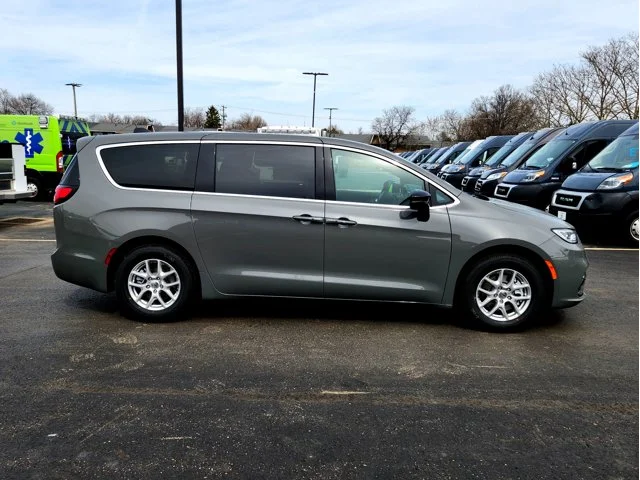 Nuevos CHRYSLER PACIFICA at Columbus in Bob Caldwell Chrysler Jeep Dodge Ram