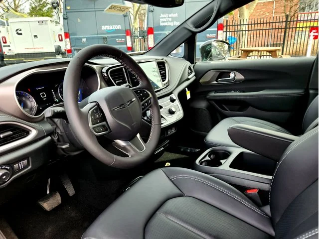 Nuevos CHRYSLER PACIFICA at Columbus in Bob Caldwell Chrysler Jeep Dodge Ram