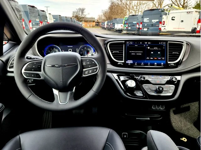 Nuevos CHRYSLER PACIFICA at Columbus in Bob Caldwell Chrysler Jeep Dodge Ram