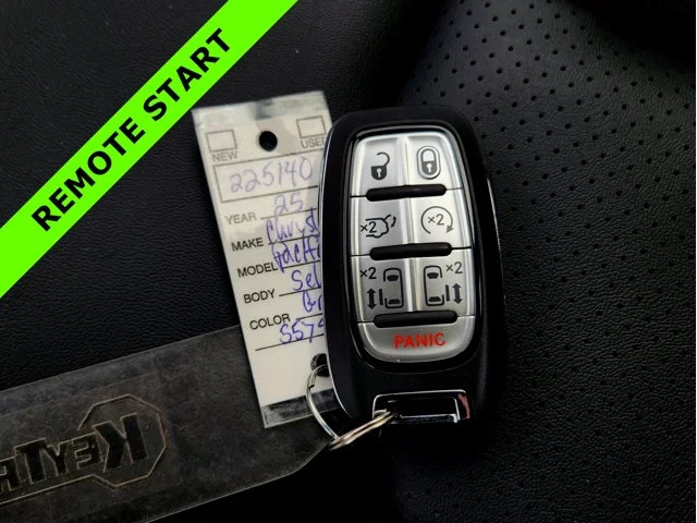 Nuevos CHRYSLER PACIFICA at Columbus in Bob Caldwell Chrysler Jeep Dodge Ram