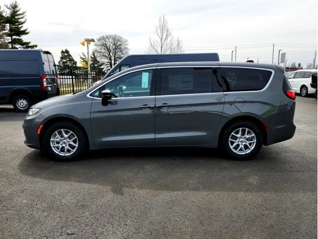 Nuevos CHRYSLER PACIFICA at Columbus in Bob Caldwell Chrysler Jeep Dodge Ram