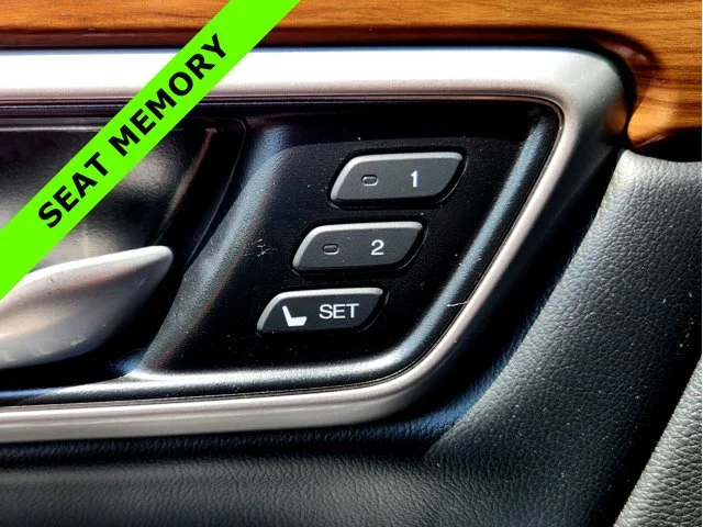 SEMINUEVOS HONDA CR-V at Columbus in Bob Caldwell Chrysler Jeep Dodge Ram