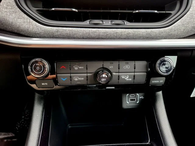 Nuevos JEEP COMPASS at Columbus in Bob Caldwell Chrysler Jeep Dodge Ram