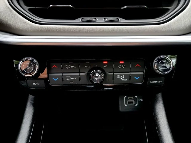 Nuevos JEEP COMPASS at Columbus in Bob Caldwell Chrysler Jeep Dodge Ram