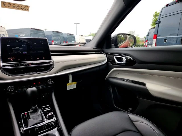 Nuevos JEEP COMPASS at Columbus in Bob Caldwell Chrysler Jeep Dodge Ram