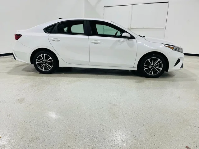 SEMINUEVOS KIA Forte a Estados en autogozo