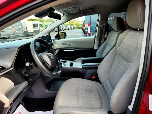 SEMINUEVOS TOYOTA Sienna at Columbus in Bob Caldwell Chrysler Jeep Dodge Ram