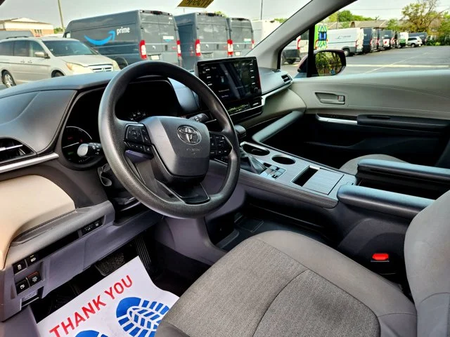 SEMINUEVOS TOYOTA Sienna at Columbus in Bob Caldwell Chrysler Jeep Dodge Ram