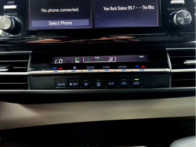 SEMINUEVOS TOYOTA Sienna at Columbus in Bob Caldwell Chrysler Jeep Dodge Ram