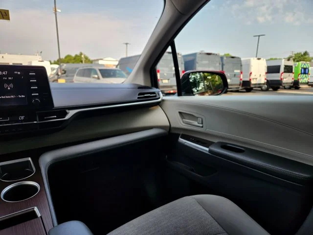 SEMINUEVOS TOYOTA Sienna at Columbus in Bob Caldwell Chrysler Jeep Dodge Ram