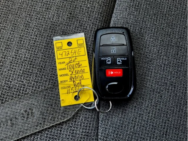 SEMINUEVOS TOYOTA Sienna at Columbus in Bob Caldwell Chrysler Jeep Dodge Ram