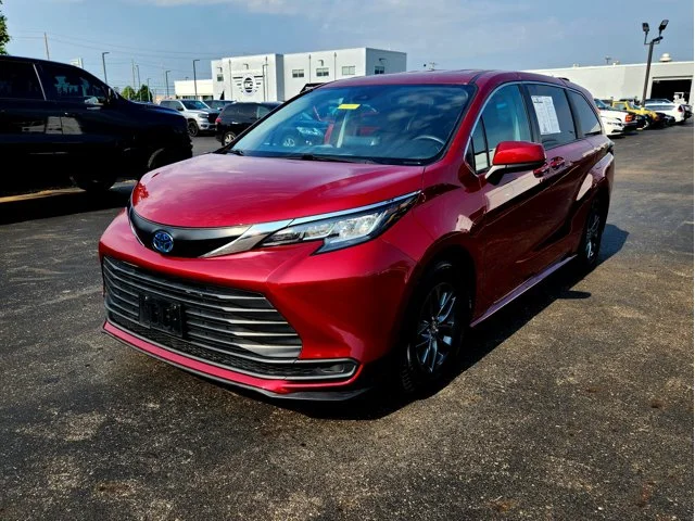 SEMINUEVOS TOYOTA Sienna at Columbus in Bob Caldwell Chrysler Jeep Dodge Ram