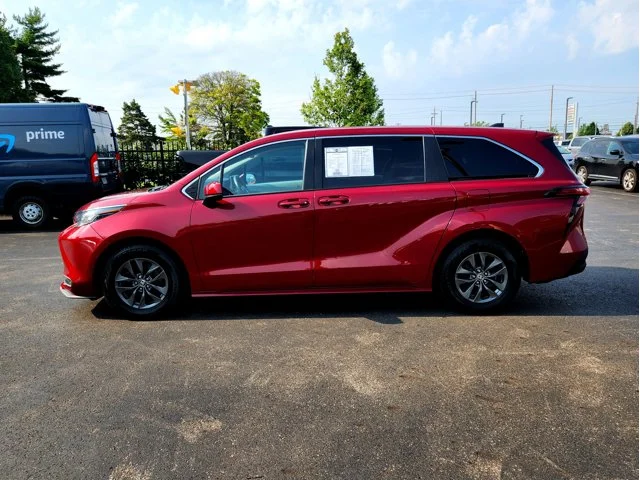 SEMINUEVOS TOYOTA Sienna at Columbus in Bob Caldwell Chrysler Jeep Dodge Ram