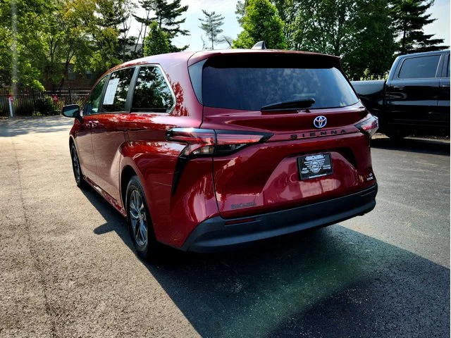 SEMINUEVOS TOYOTA Sienna at Columbus in Bob Caldwell Chrysler Jeep Dodge Ram