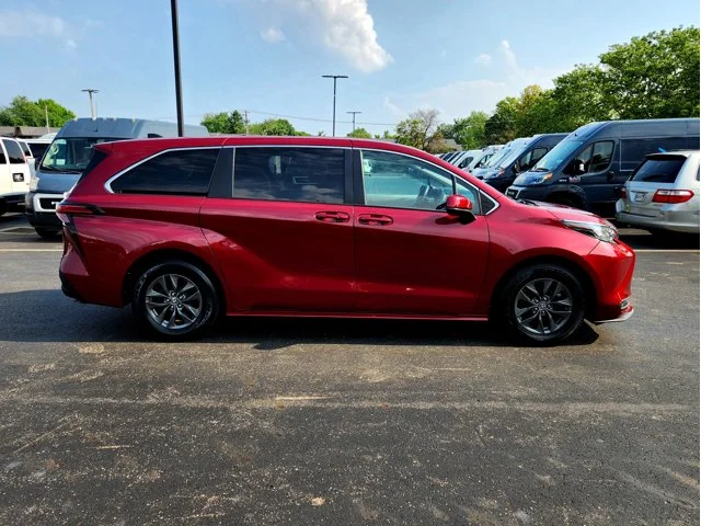 SEMINUEVOS TOYOTA Sienna at Columbus in Bob Caldwell Chrysler Jeep Dodge Ram