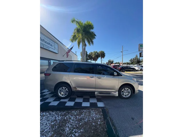 SEMINUEVOS TOYOTA Sienna a Estados en autogozo