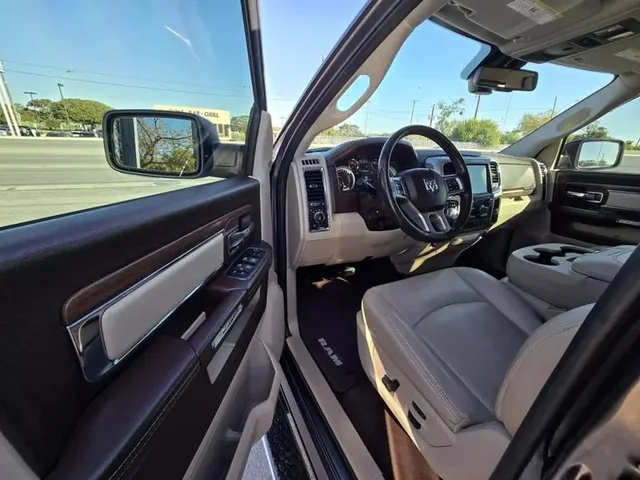 SEMINUEVOS RAM 1500 Quad Cab a Estados en autogozo