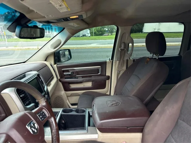 SEMINUEVOS RAM 1500 Crew Cab a Estados en autogozo