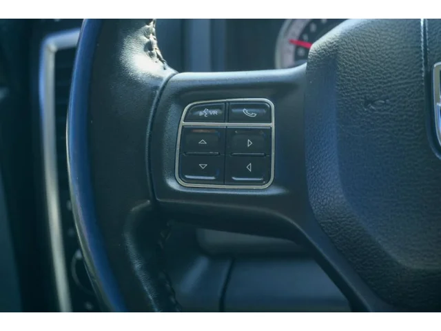 SEMINUEVOS RAM 1500 Classic Crew Cab a Estados en autogozo