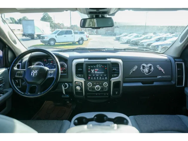 SEMINUEVOS RAM 1500 Classic Crew Cab a Estados en autogozo