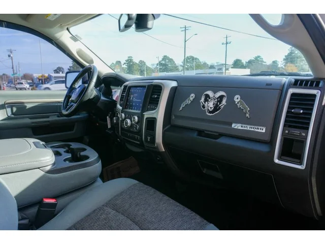 SEMINUEVOS RAM 1500 Classic Crew Cab a Estados en autogozo
