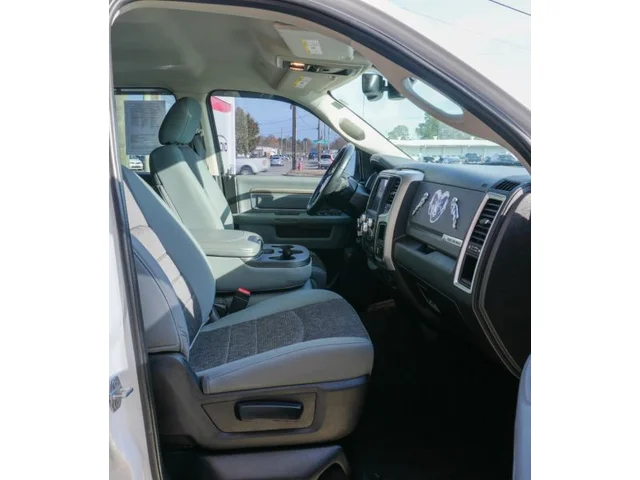 SEMINUEVOS RAM 1500 Classic Crew Cab a Estados en autogozo