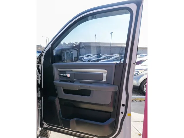 SEMINUEVOS RAM 1500 Classic Crew Cab a Estados en autogozo