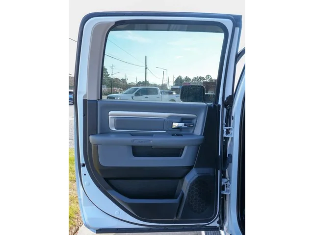 SEMINUEVOS RAM 1500 Classic Crew Cab a Estados en autogozo