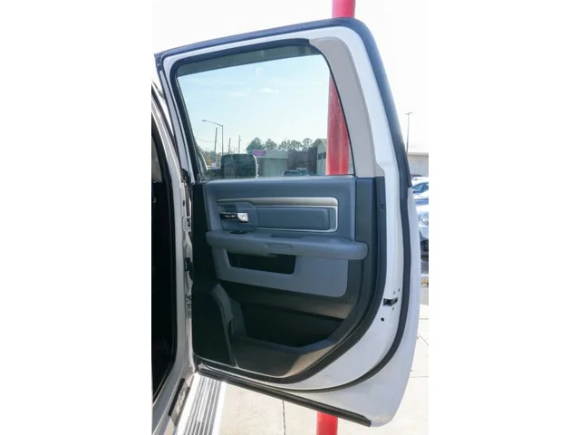 SEMINUEVOS RAM 1500 Classic Crew Cab a Estados en autogozo