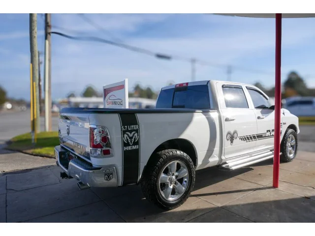 SEMINUEVOS RAM 1500 Classic Crew Cab a Estados en autogozo