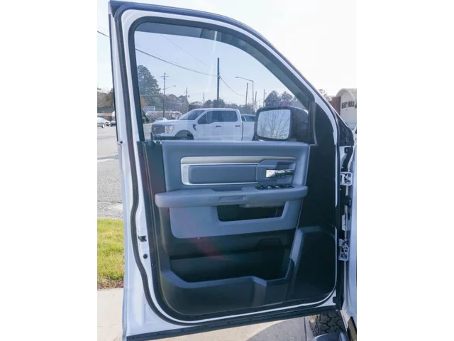 SEMINUEVOS RAM 1500 Classic Crew Cab a Estados en autogozo
