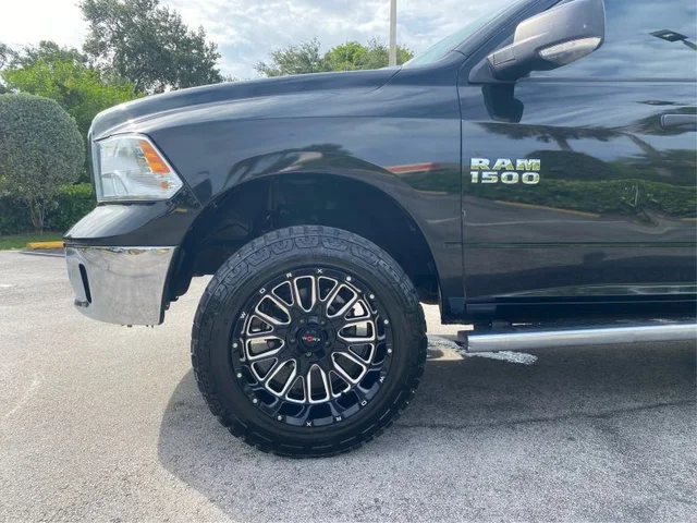 SEMINUEVOS RAM 1500 Crew Cab a Estados en autogozo