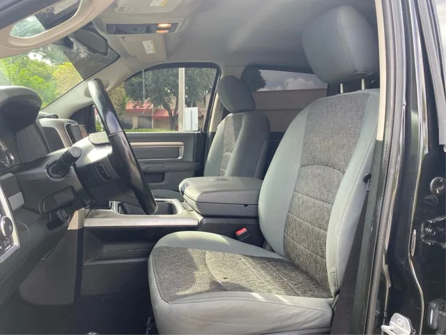SEMINUEVOS RAM 1500 Crew Cab a Estados en autogozo
