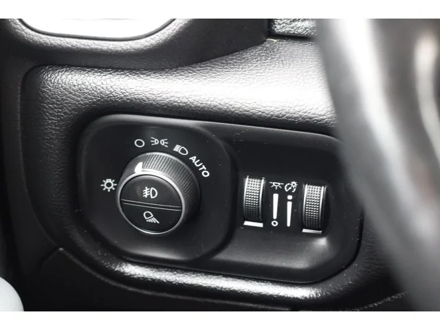 SEMINUEVOS RAM 1500 Crew Cab a Estados en autogozo