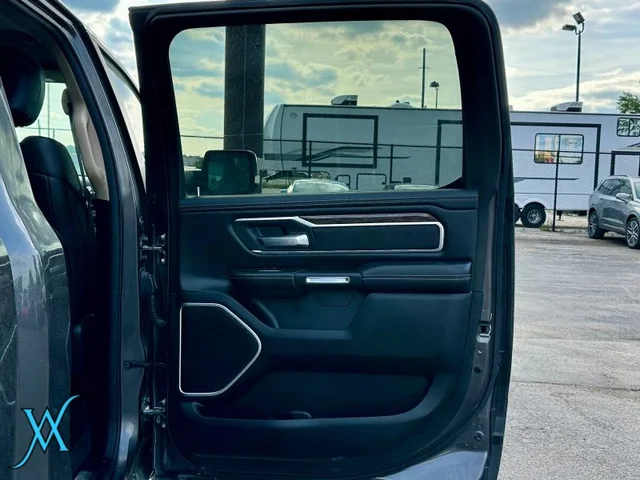 SEMINUEVOS RAM 1500 Crew Cab a Estados en autogozo
