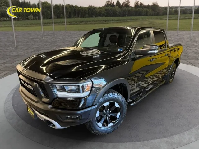 SEMINUEVOS RAM 1500 Crew Cab a Estados en autogozo