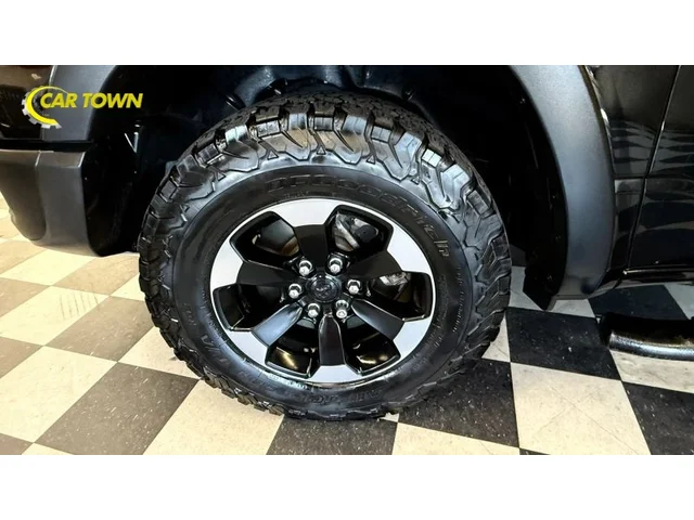 SEMINUEVOS RAM 1500 Crew Cab a Estados en autogozo