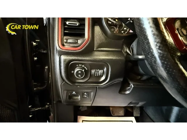 SEMINUEVOS RAM 1500 Crew Cab a Estados en autogozo