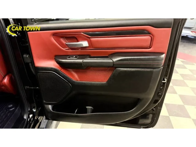 SEMINUEVOS RAM 1500 Crew Cab a Estados en autogozo