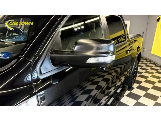 SEMINUEVOS RAM 1500 Crew Cab a Estados en autogozo